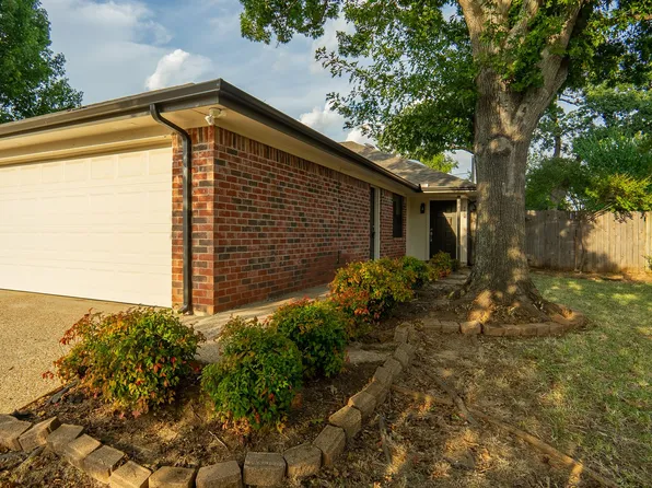 6616 Parkview Ln, North Richland Hills, TX 76182