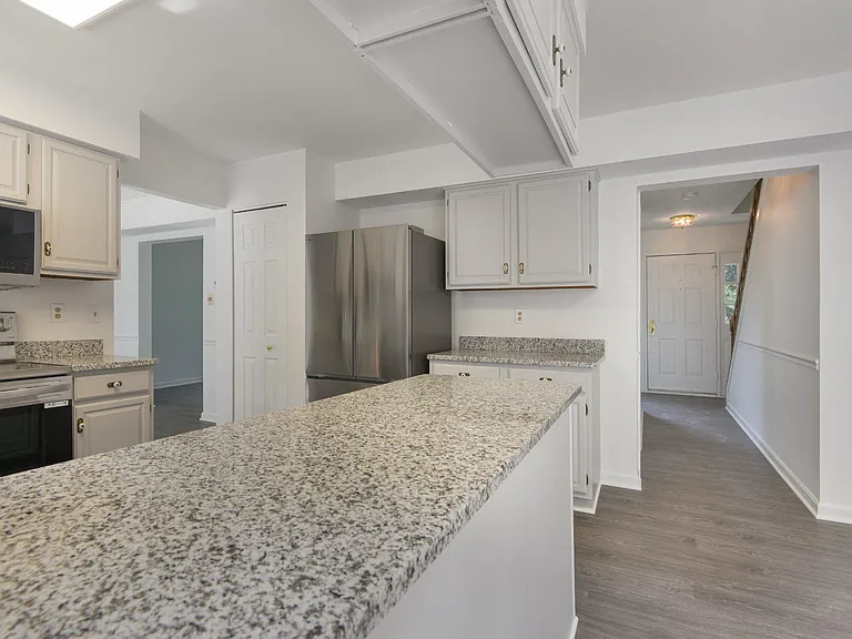 91 Premier Ct — Photo 11