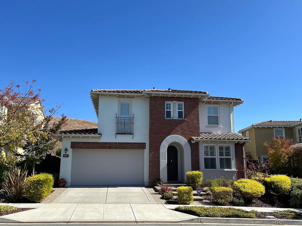 4 bed, 2.5 bath, 2509 sqft, $5,600 — Photo 1