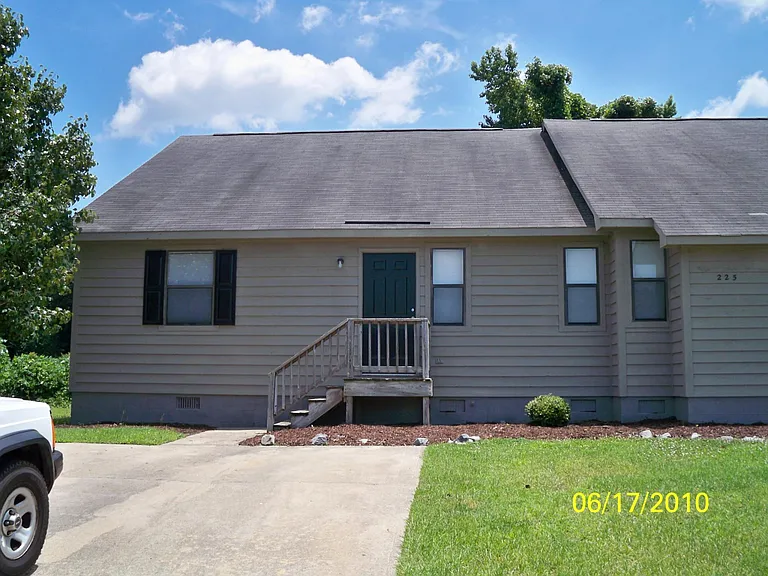 227 Wyndham Cir #B — Photo 1