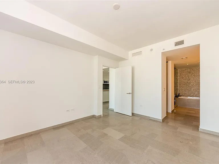 88 SW 7th St #1300 — Photo 6