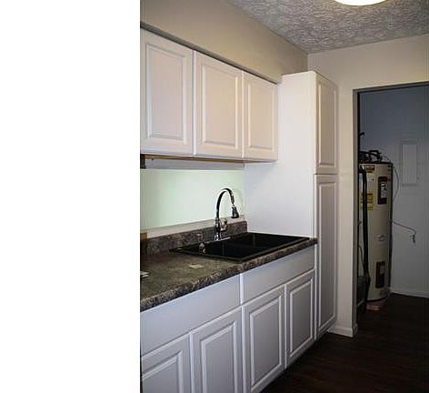 5th image of 1146 Village Ln