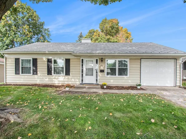 1457 Oakdale Dr, South Bend, IN 46614