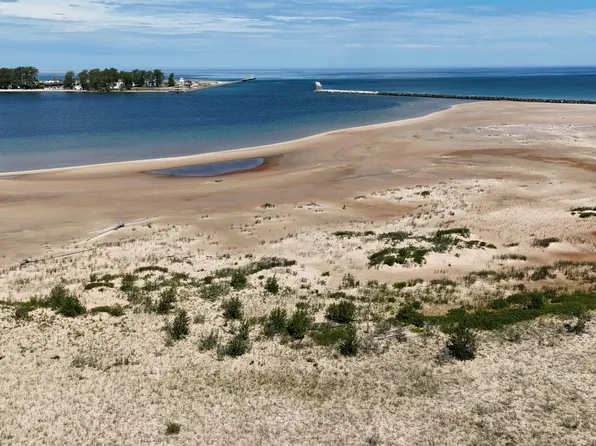 Ellen St, Grand Marais, MI 49839