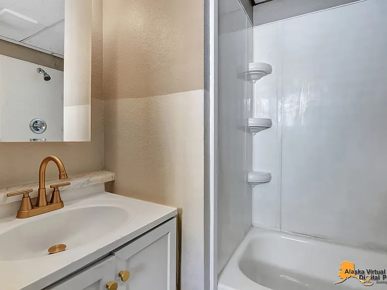 1335 Hyder St — Photo 33