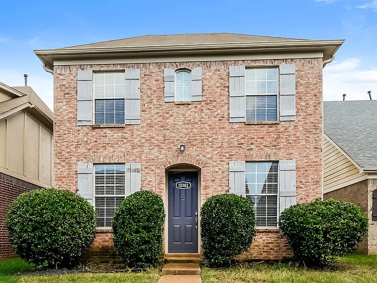 10182 Sorrento Pl — Photo 1