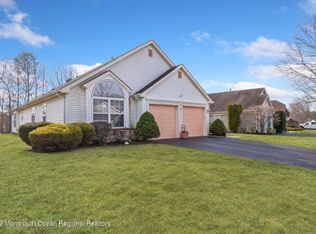 21 Morning Glory Ln, Lakewood, NJ 08701