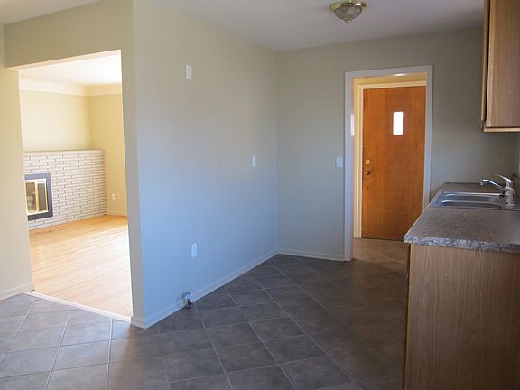 3rd image of 4605 Dudley St