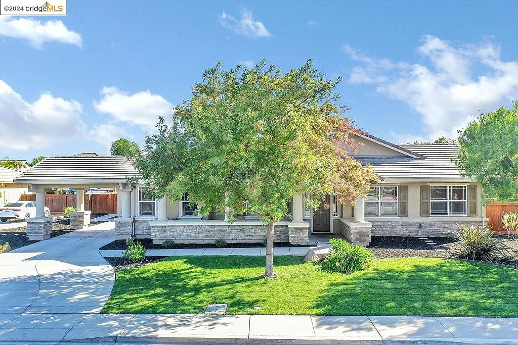 2270 Malibu Ct photo 1