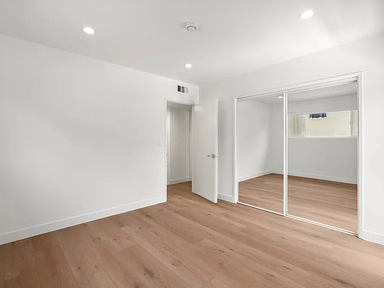 739 N Sweetzer Ave #6 — Photo 16