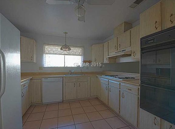 4th image of 209 Hyman Pl