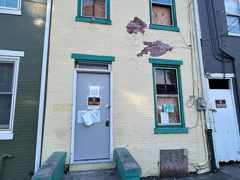 2nd image of 522 Woodward St