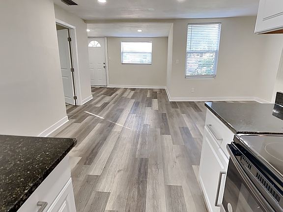 3rd image of 529 Live Oak Ave