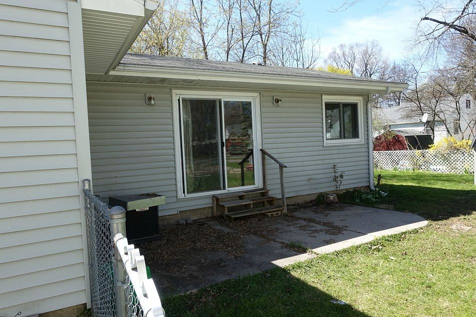 2nd image of 1006 Elgin St