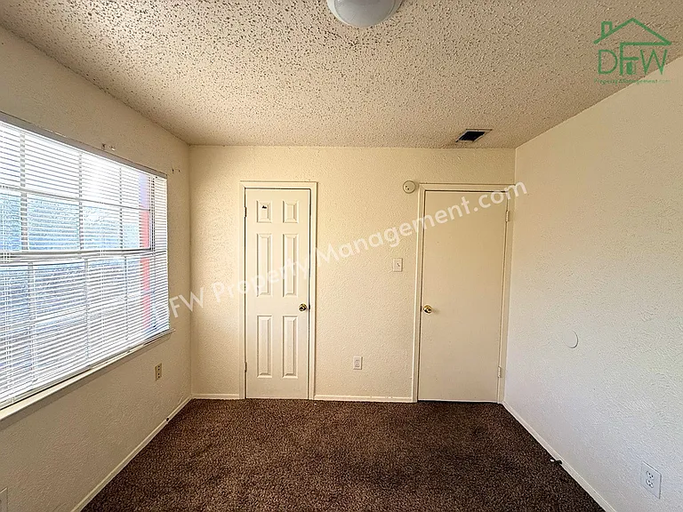 1021 Pleasant Valley Ln — Photo 11
