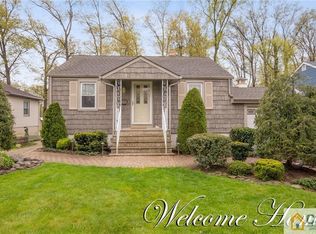 68 Tappen St, Avenel, NJ 07001