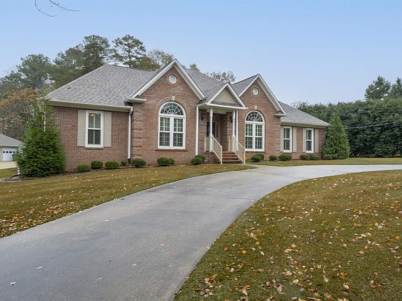 2nd image of 2201 Pinehurst Dr