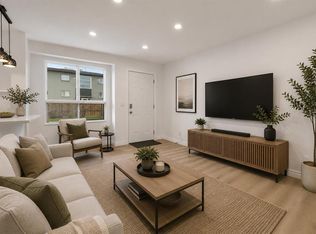 2804 W 17th Ave SW #3, Calgary, AB T3E 6K8