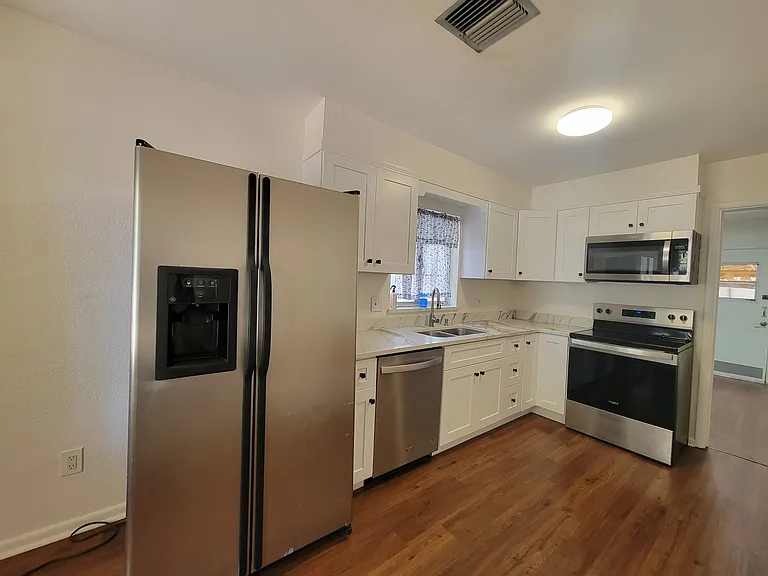 4027 Iris St N — Photo 5