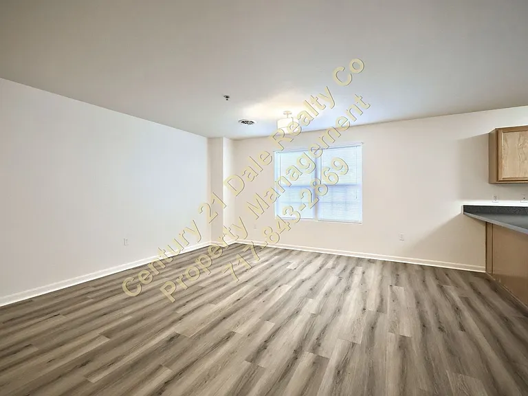 360 W Market St #B — Photo 10