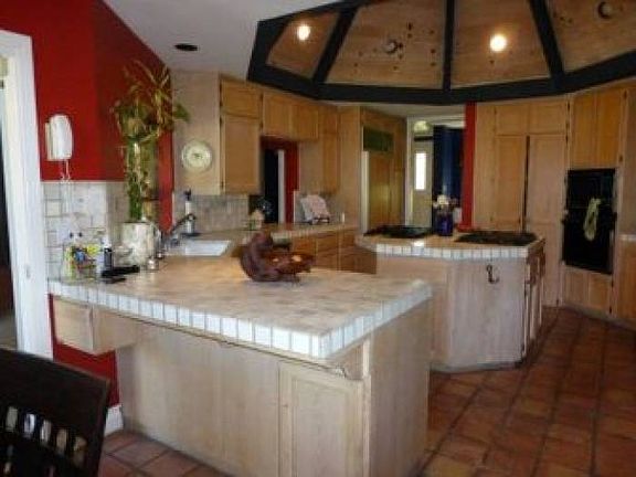 Gourmet kitchen