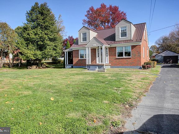 4th image of 9723 Sharpsburg Pike