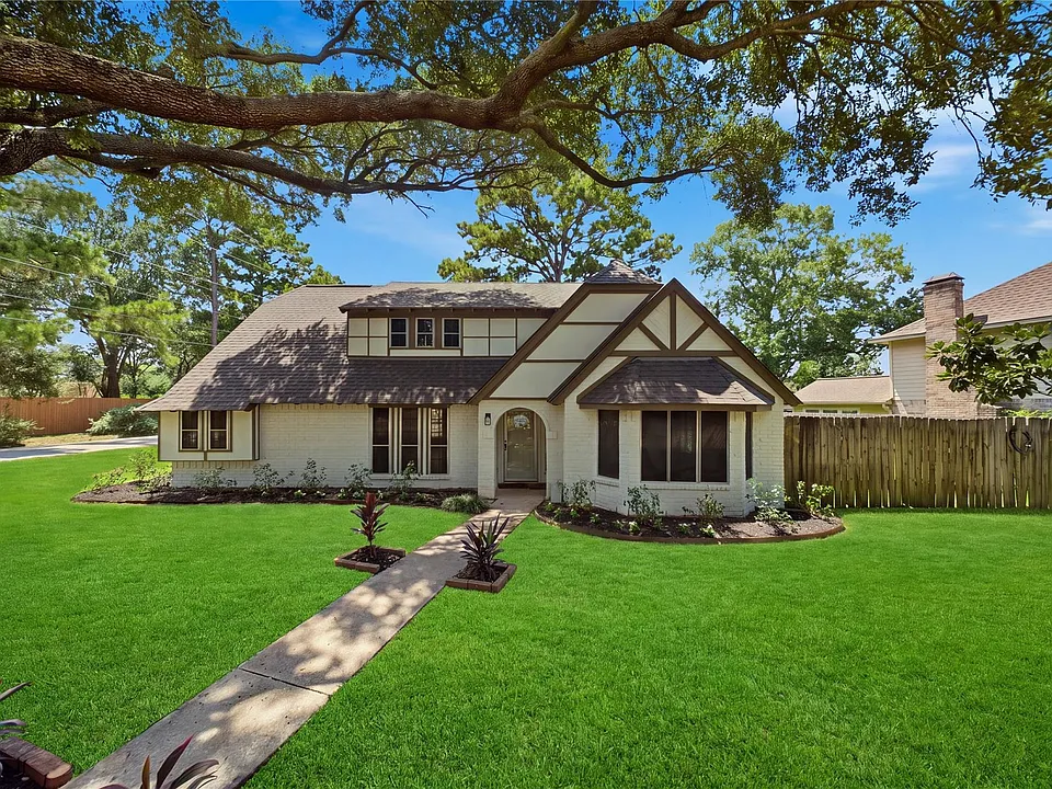 13903 Charlynn Oaks Dr