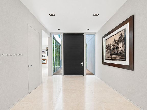 5th image of 1011 W 48th St #8