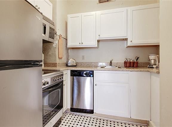 4th image of 929 Dumaine St APT 18