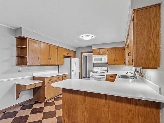 5th image of 126 Ellickson Street