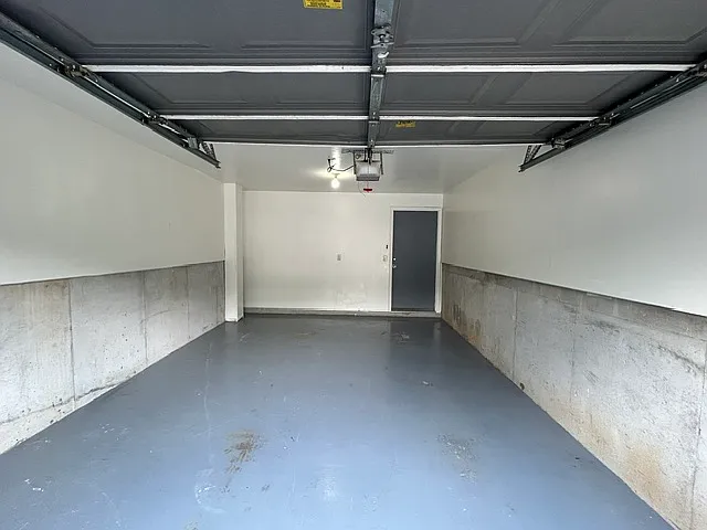 2 bed, 930 sqft, $1,800 — Photo 2