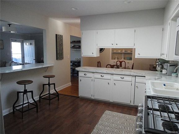 3rd image of 5150 Hillcrest Dr