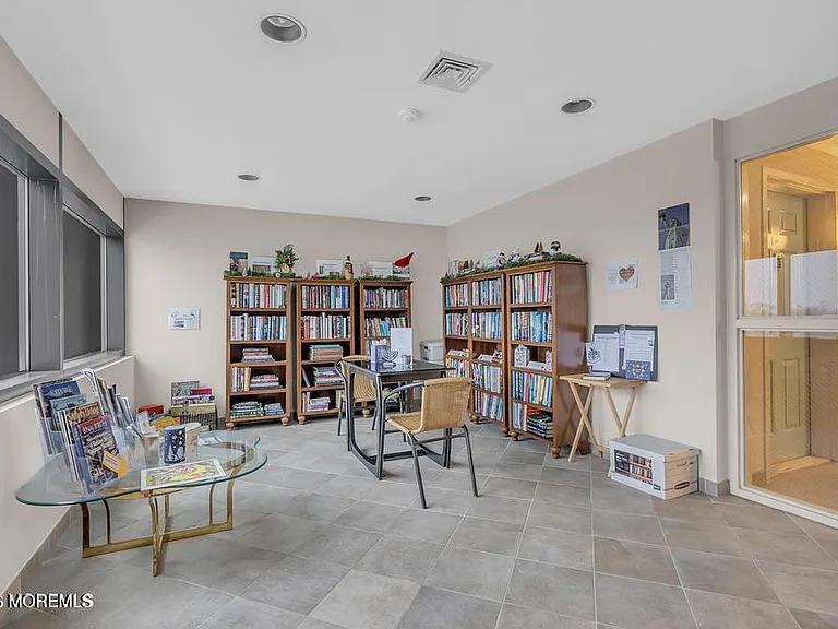 525 Ocean Blvd #106 — Photo 30