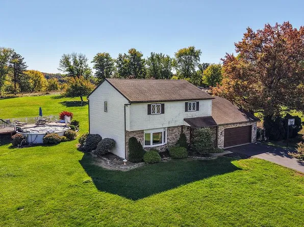 109 Sunny Ct, Leesport, PA 19533