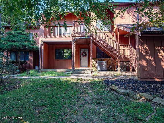 2nd image of 389 Piping Rock Rd