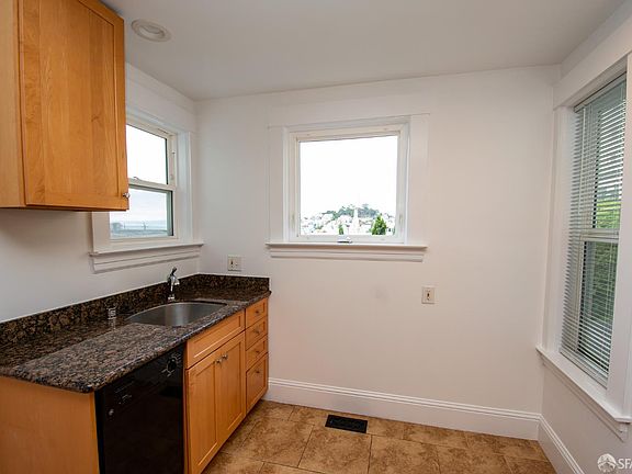 5th image of 2052 Jones St