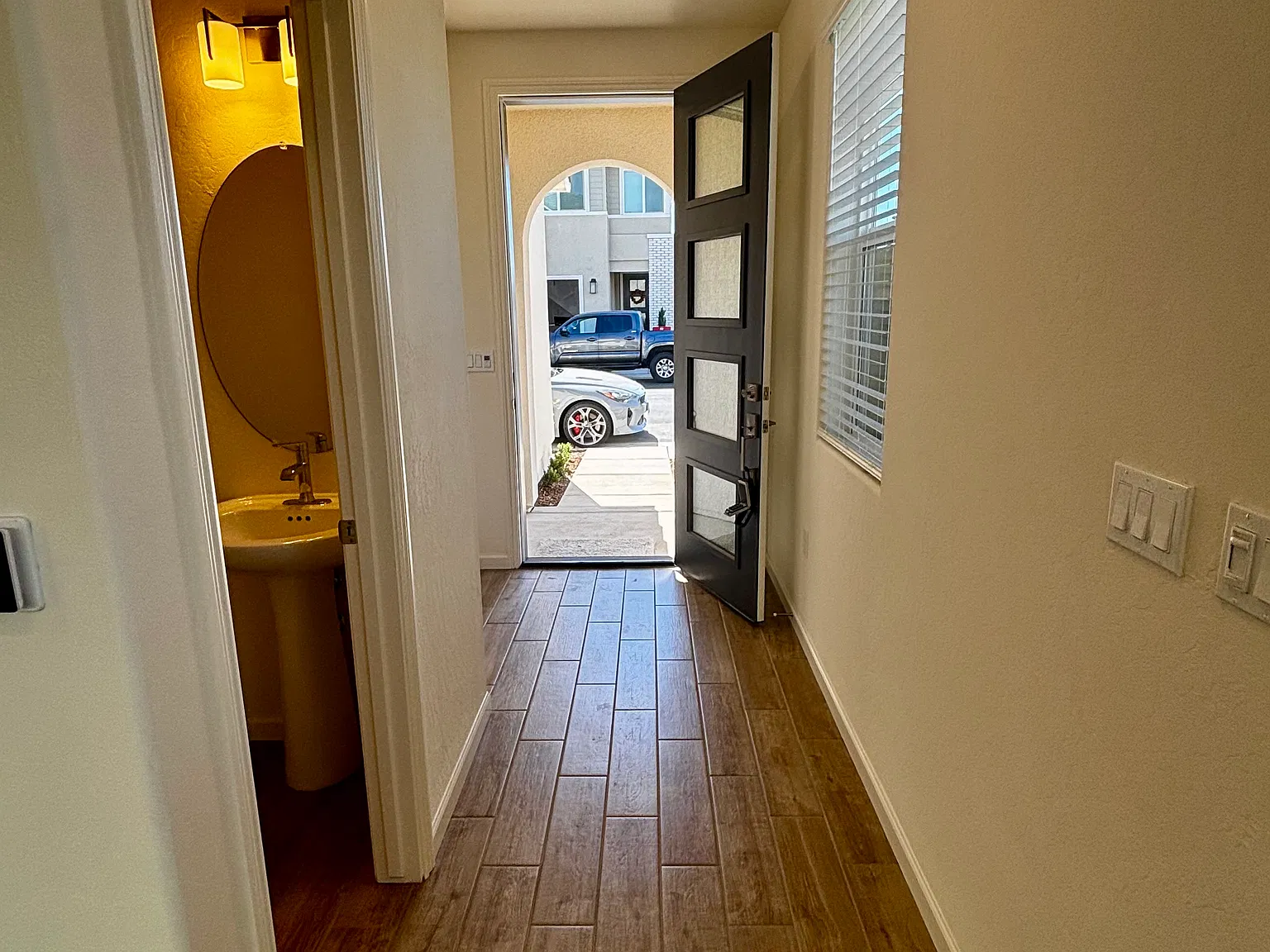 3 bed, 2.5 bath, 1412 sqft, $2,500 — Photo 4