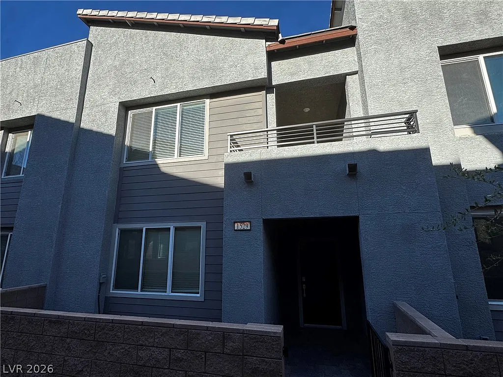 3 bed, 2.5 bath, 1784 sqft, $2,000 — Photo 1