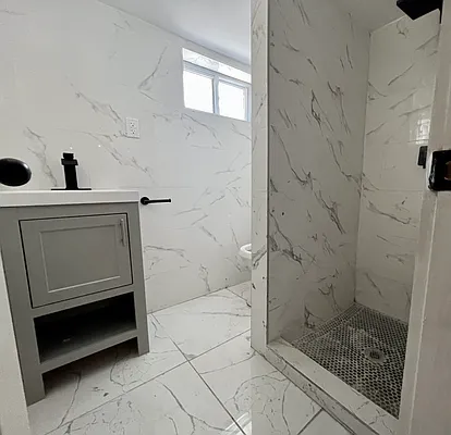 Sold by MQ Realty LLC | media 9