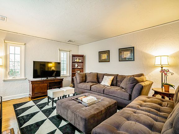 3rd image of 79 Myrtle Blvd