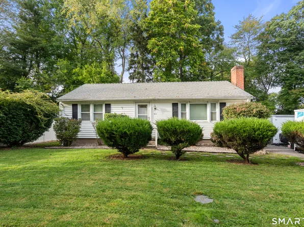 22 Brookdale Avenue, Bloomfield, CT 06002