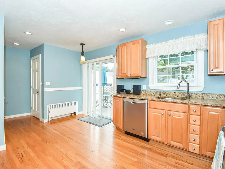 36 Whittier Rd — Photo 11