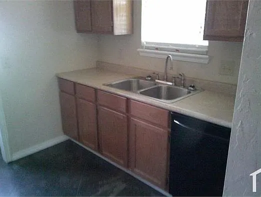 109 W C Ave — Photo 7