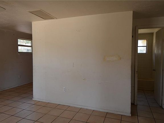 5th image of 2950 Palmadelia Ave
