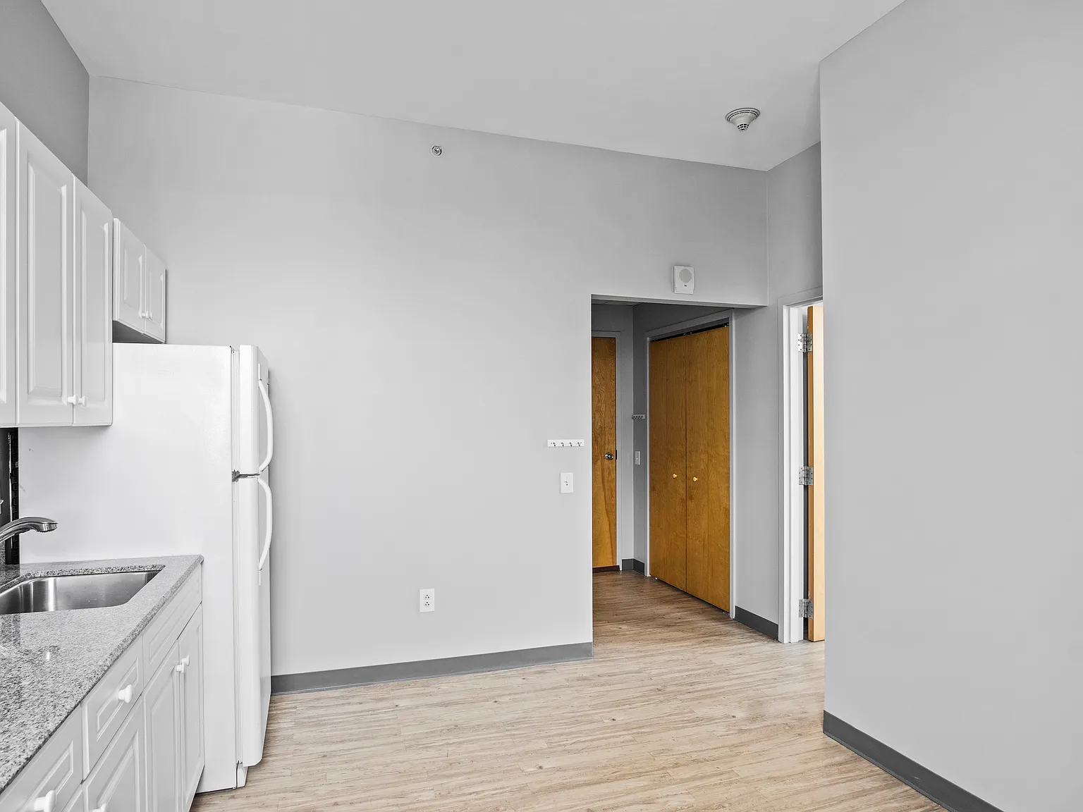 Cumberland Apartments — Photo 3