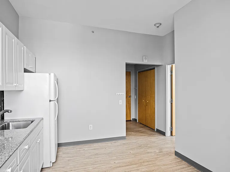 Cumberland Apartments — Photo 3