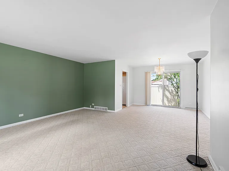 818 Leahy Cir — Photo 4