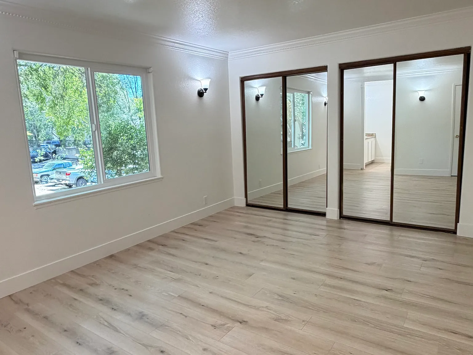 3 bed, 1252 sqft, $3,890 — Photo 3