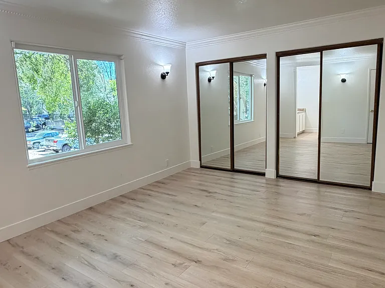 300 Tradewinds Dr — Photo 4