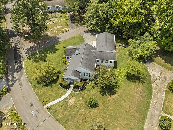 4th image of 3537 Southwood Dr